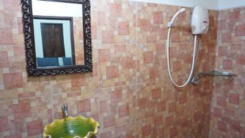 Standard Double Room | Bathroom