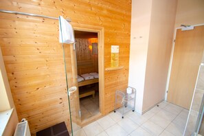 Aparthotel Post 1C with Sauna | Bathroom