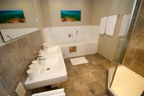 Aparthotel Post 3C | 浴室 | 毛巾、衛生紙