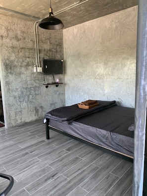 Individually decorated, desk, laptop workspace, free WiFi - Somphoch Garden (Ko Chang)