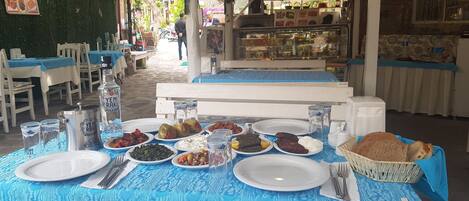 Breakfast, lunch, dinner served; Turkish cuisine