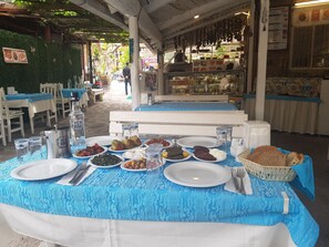 Breakfast, lunch, dinner served; Turkish cuisine - Assos Dr No Pansiyon (Ayvacik)