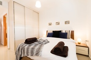 1 bedroom, iron/ironing board, cribs/infant beds, free WiFi - Luminous & Modern. Sea View and Parking (Bat Yam)