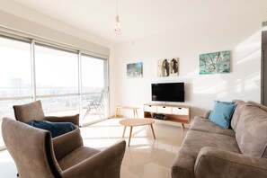 Living room - Luminous & Modern. Sea View and Parking (Bat Yam)