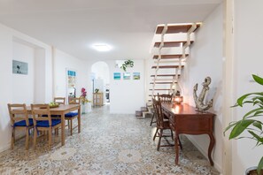 Apartment, 2 Bedrooms | Living room | Flat-screen TV
