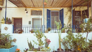 Property entrance - Gorgeous Apt in Neve Tzedek with Parking (Tel Aviv)