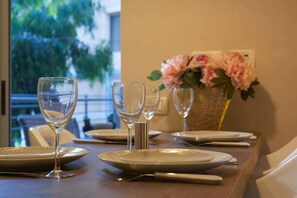 Appartement Deluxe, 2 chambres | Restauration dans la chambre