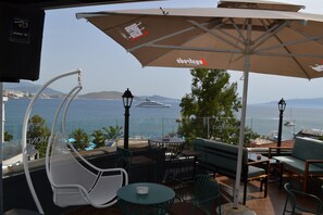 Bar lounge