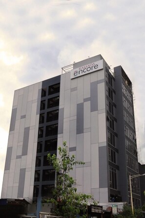 Exterior - Ramada Encore Makati (Makati City)