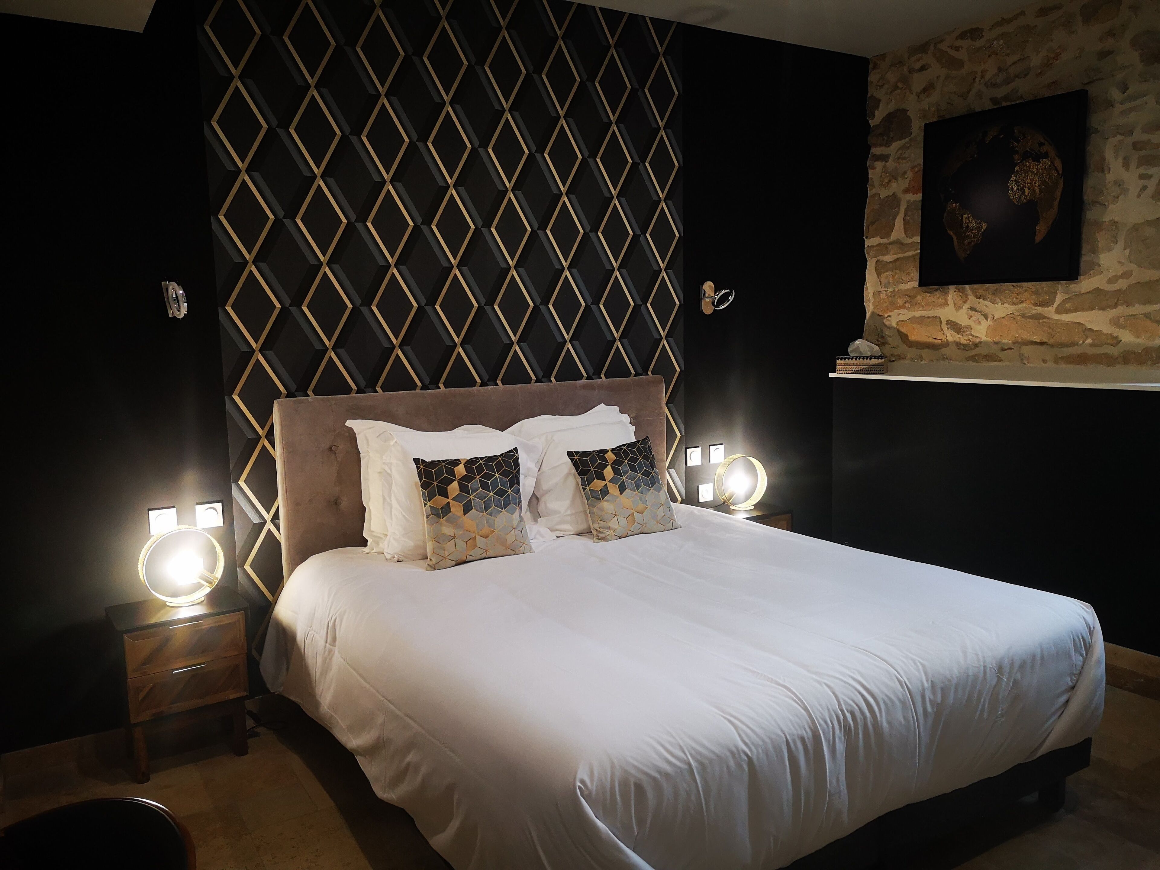 deluxe double or twin room | 1 bedroom, premium bedding, minibar, in-room safe