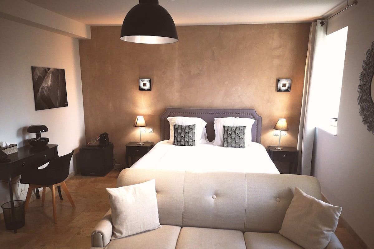 1 slaapkamer, luxe beddengoed, een minibar, een kluis op de kamer