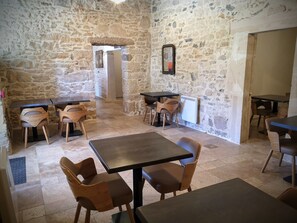 Daily buffet breakfast (EUR 21 per person) - Hôtel du Couvent (Vagnas)