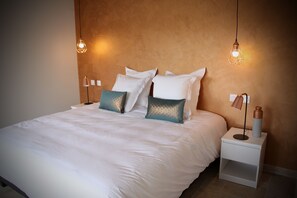 Junior Suite | Premium bedding, minibar, in-room safe, laptop workspace - Hôtel du Couvent (Vagnas)