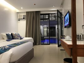 高级房 | 客房内保险箱、办公桌、熨斗/熨板、折叠床/加床（额外收费）