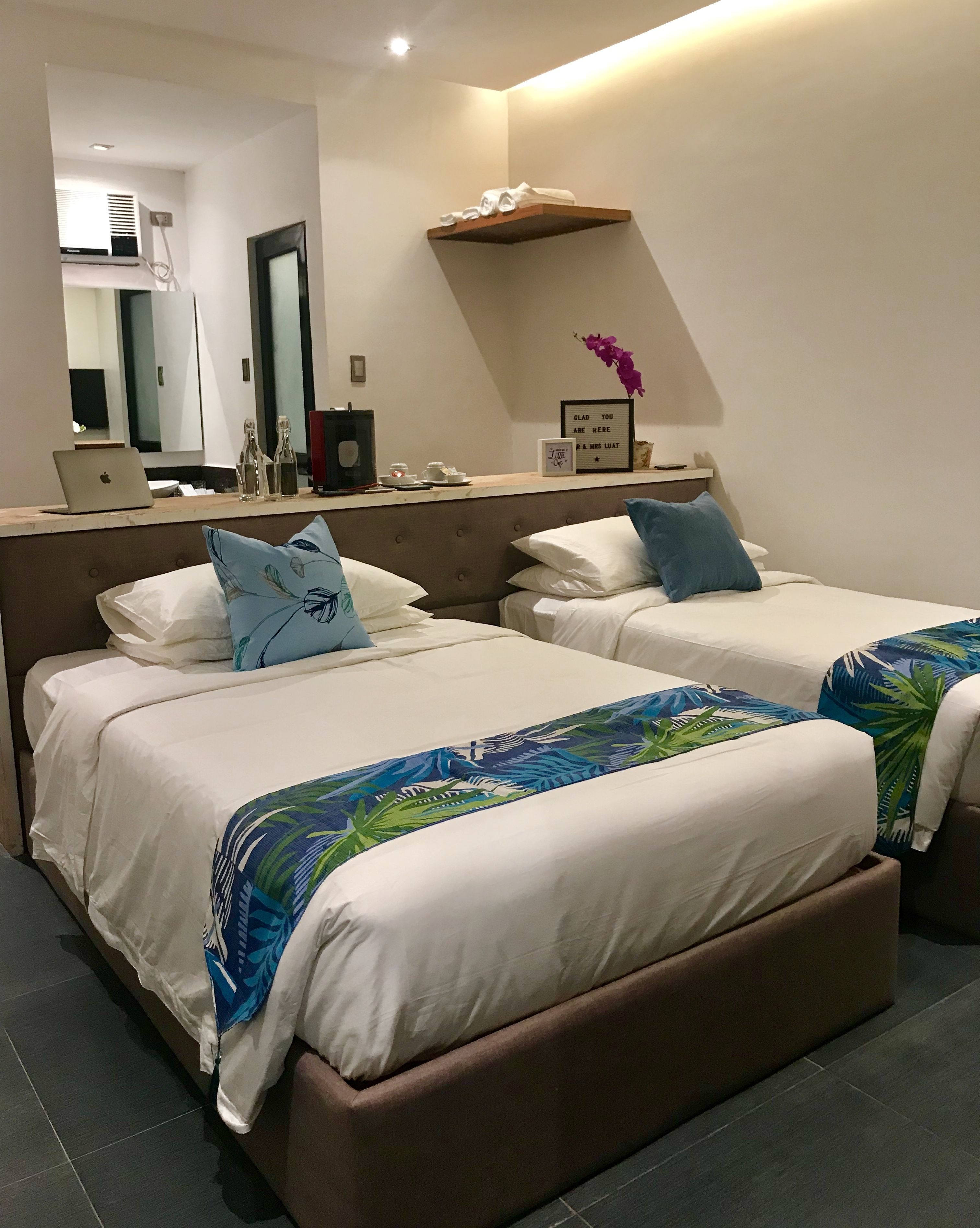 suite | in-room safe, desk, iron/ironing board, rollaway beds