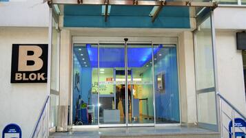 Pintu masuk hartanah