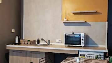 Condo, 2 Queen Beds | Private kitchen | Fridge, microwave, oven, stovetop