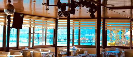 Breakfast, lunch and dinner served