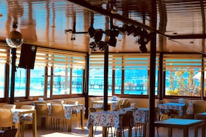 Se sirven desayunos, comidas y cenas