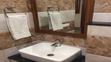 Ducha, cabezal de ducha tipo lluvia, artículos de tocador gratuitos