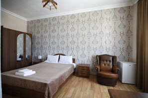 Habitación doble panorámica, 1 habitación | 1 habitación, ropa de cama de alta calidad, escritorio y insonorización 