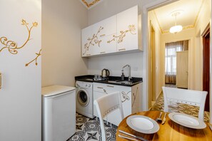 Family Room | Private kitchenette | Electric kettle - Felicity Hotel Istanbul (Istanbul)