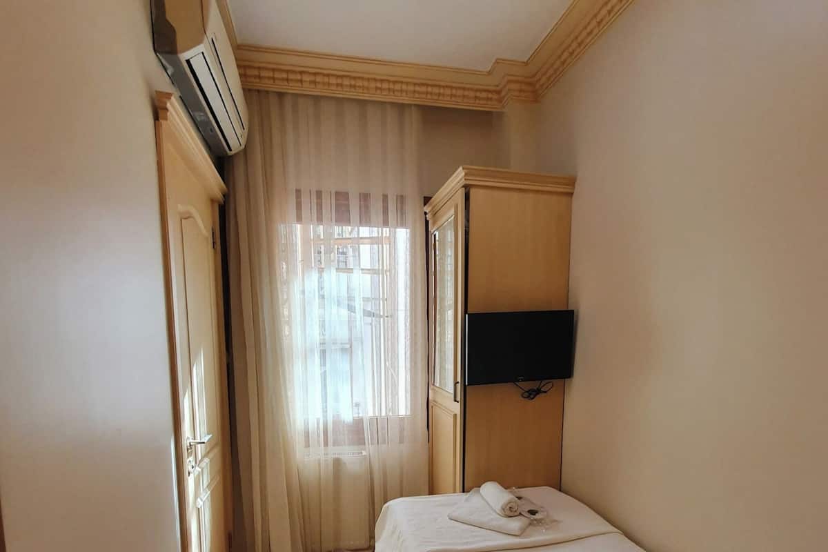 Soundproofing, WiFi (free), bed sheets
