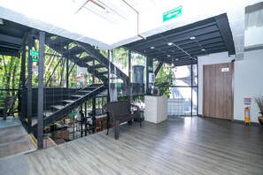 Lobby sitting area - Hotel Carriqui (Pereira)