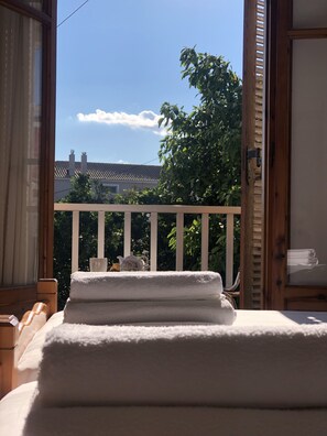 Iron/ironing board, free WiFi, bed sheets