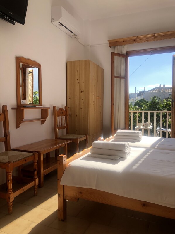 Iron/ironing board, free WiFi, bed sheets