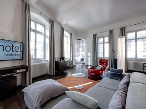 Room (Loft) | Living area