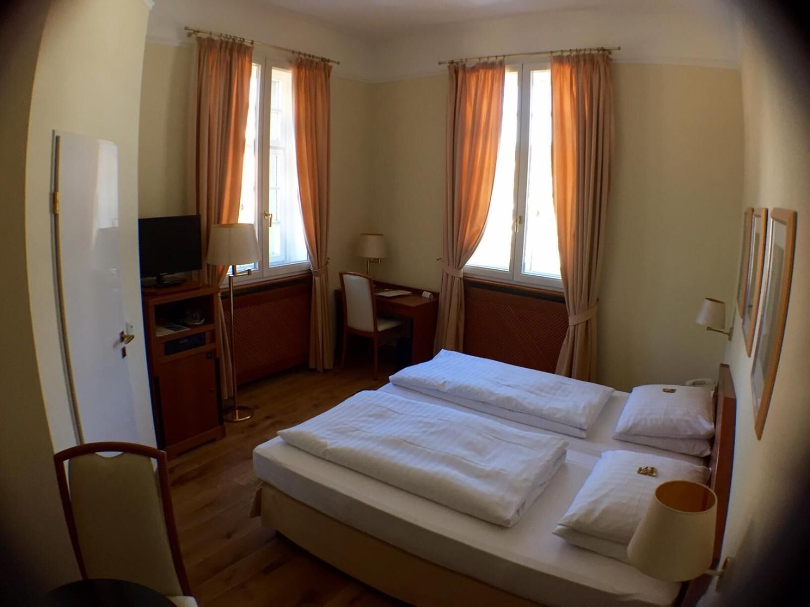 minibar, in-room safe, desk, free wifi