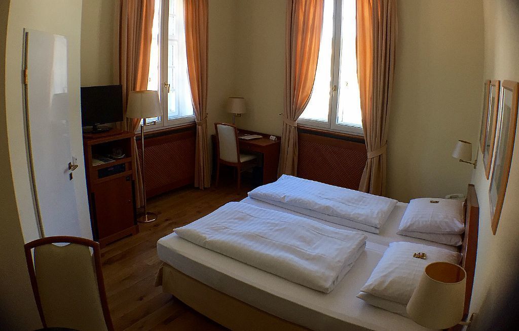 double room | minibar, in-room safe, desk, free wifi