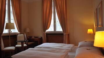 Minibar, in-room safe, desk, free WiFi