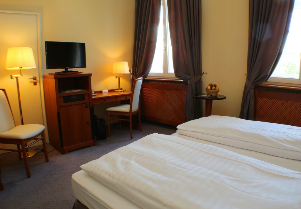 double room | minibar, in-room safe, desk, free wifi