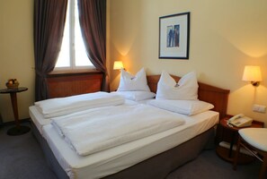 Minibar, in-room safe, desk, free WiFi - Hotel Zum Erbprinzen (Schwetzingen)