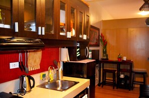 Condo, 1 Bedroom | Private kitchenette