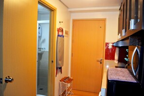 Kondominium, 1 kamar tidur | Area keluarga | Smart TV 40-inci dengan saluran TV kabel, TV, dan Netflix