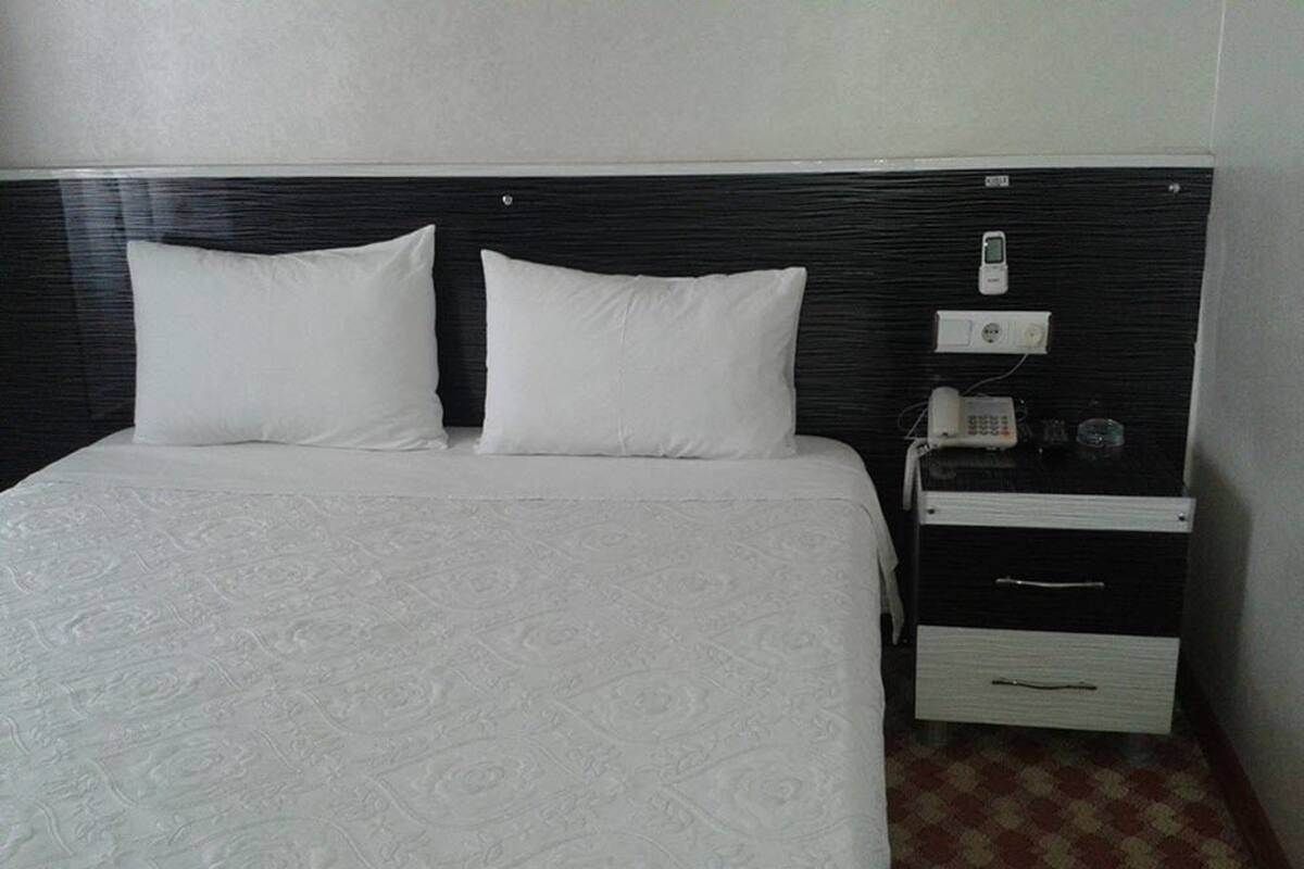Minibar, wifi gratis y ropa de cama