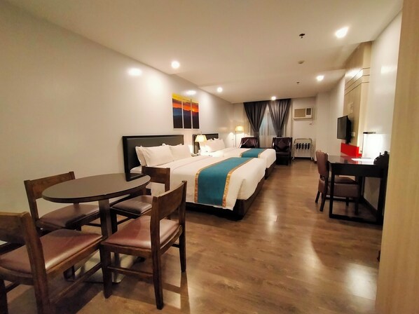 Family Room | Desk, blackout drapes, rollaway beds, free WiFi