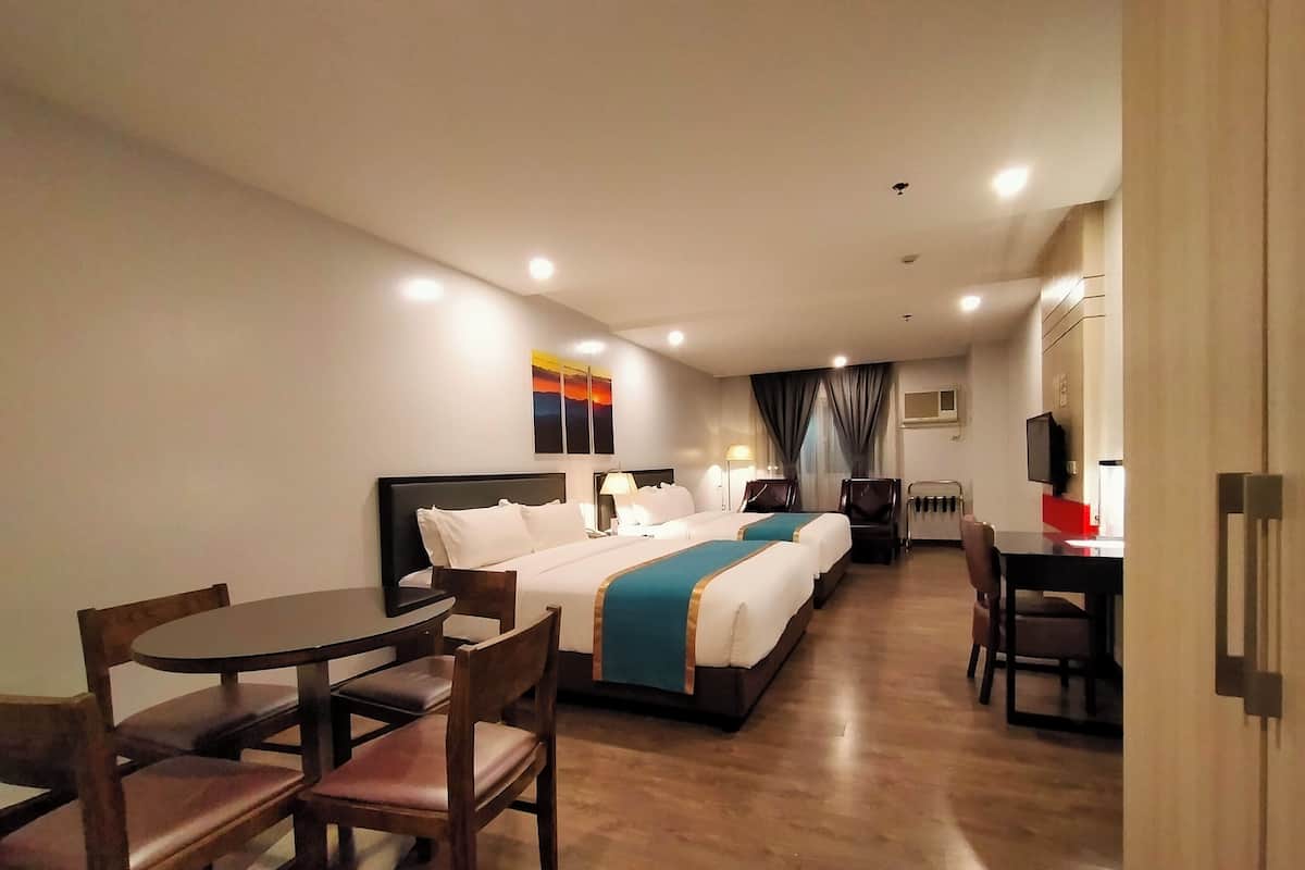 Family Room | Desk, blackout drapes, rollaway beds, free WiFi
