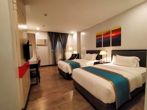 尊貴雙床房 (Semi-Double Bed) | 書桌、遮光窗簾/窗簾、摺床/加床 (收費)、免費 Wi-Fi