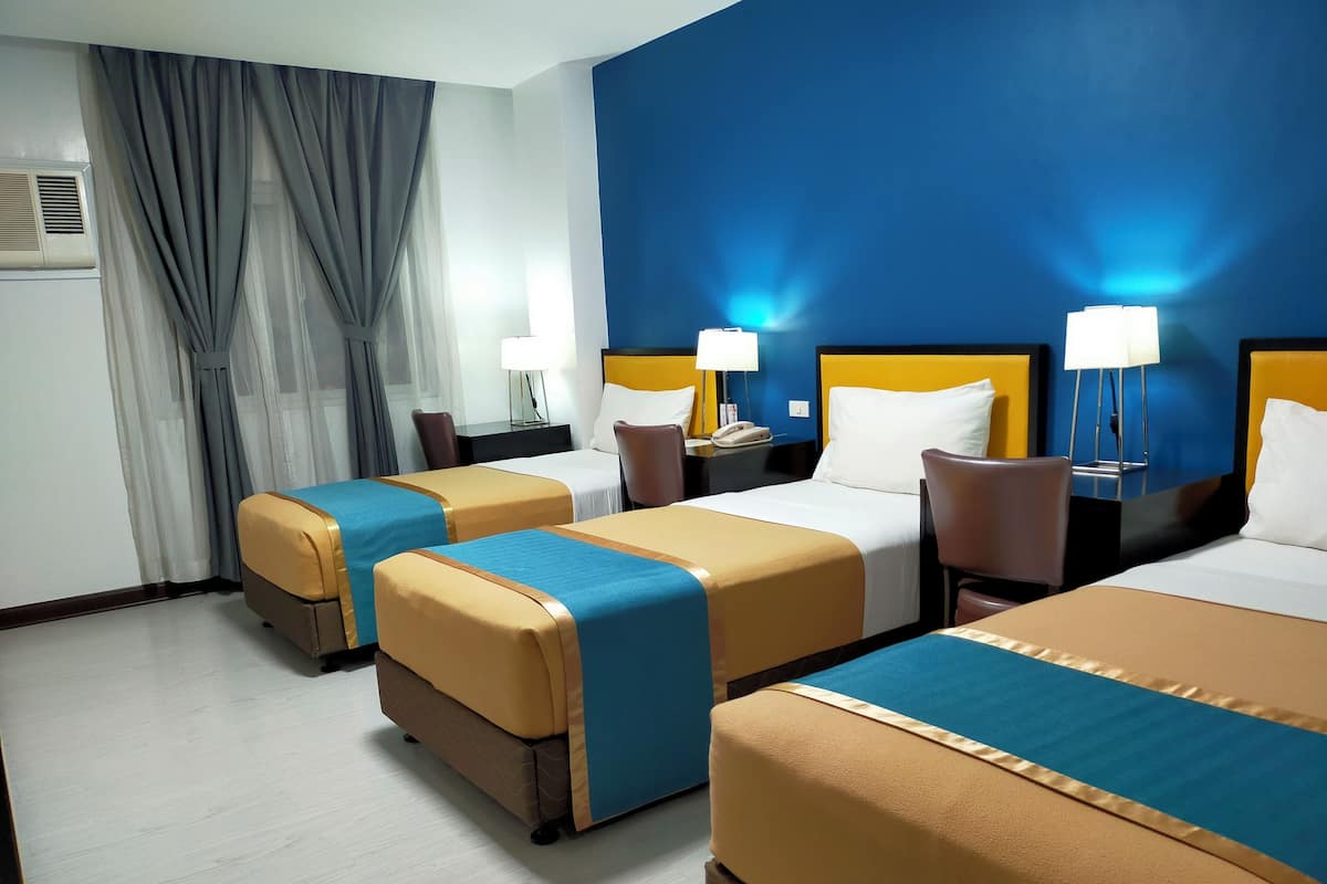 Superior Triple Room | Desk, blackout drapes, rollaway beds, free WiFi