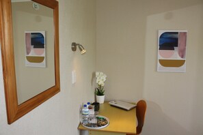 Comfort Double Room, 1 Queen Bed | Minibar, desk, soundproofing, free WiFi - Jenny's Bed & Breakfast (New Plymouth)