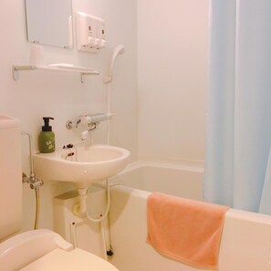 Combined shower/bathtub, slippers, towels - Ai Hotel Oyama (Oyama)