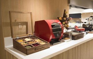 Desayuno buffet todos los dÃas (con cargo)