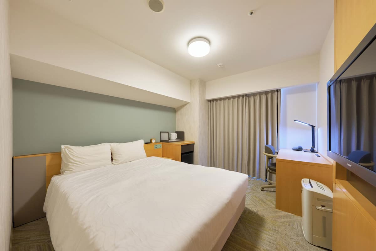 1 bedroom, desk, free WiFi, bed sheets