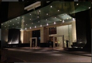 Property entrance - 2 Bedroom Condo by Aubrey Paladin @ Gramercy Residences (Makati)