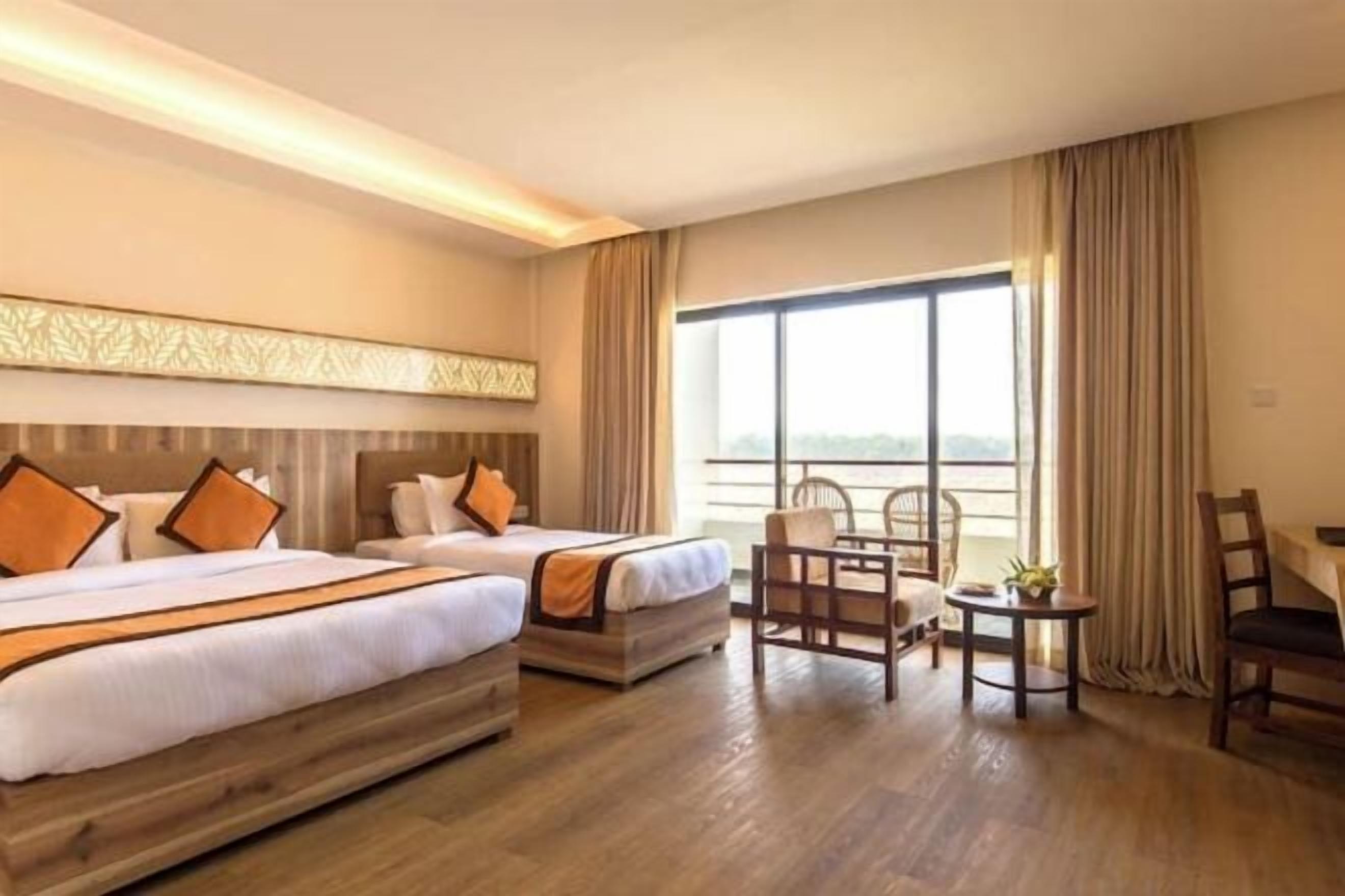 Egyptian cotton sheets, premium bedding, minibar, desk