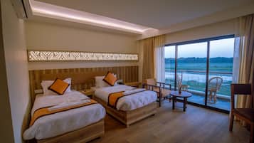 Egyptian cotton sheets, premium bedding, minibar, desk